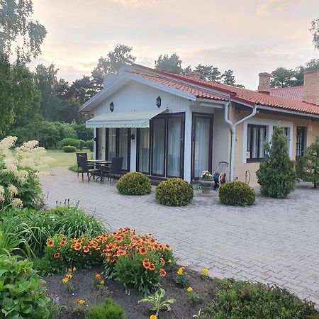 Villa Leonardo Ventspils Eksteriør bilde